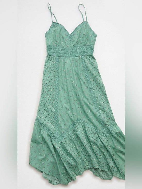 American Eagle Outfitters Dresses & Skirts - AE V-Neck Lace Inset Hanky Hem Midi Dress